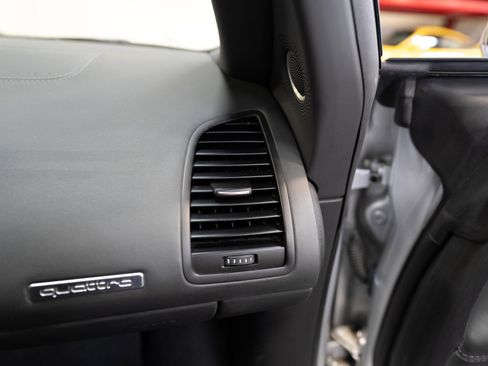 Used 2011 Audi R8 V10 image 65