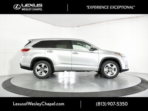 Used 2017 Toyota Highlander Limited image 4