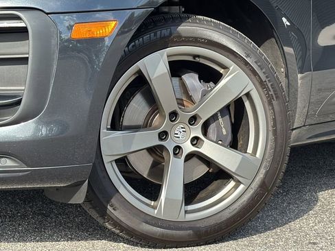 Certified 2023 Porsche Macan image 6