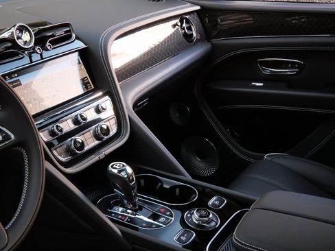 New 2025 Bentley Bentayga image 14