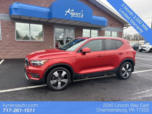 Used 2019 Volvo XC40 T5 Momentum image 1