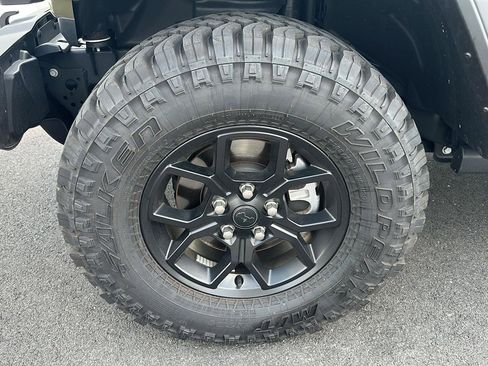 Used 2025 Jeep Wrangler Sport AWD/4WD image 22