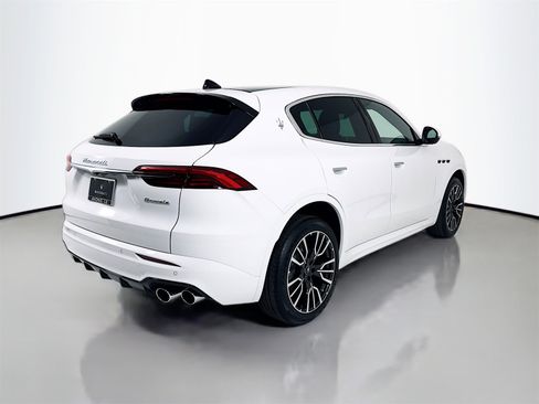 New 2025 Maserati Grecale GT image 8