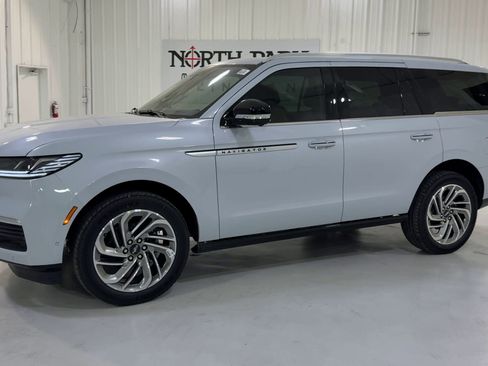 New 2025 Lincoln Navigator L Reserve image 6