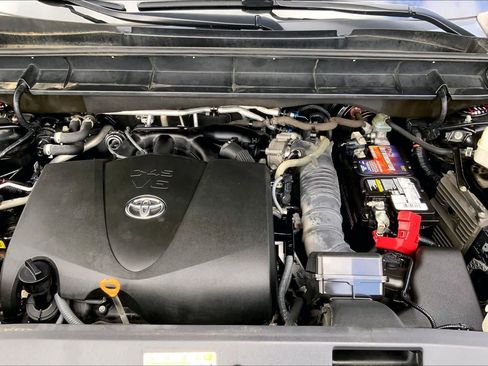 Used 2020 Toyota Highlander XLE AWD/4WD image 29