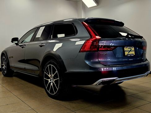 Used 2020 Volvo V90 T6 Cross Country image 5
