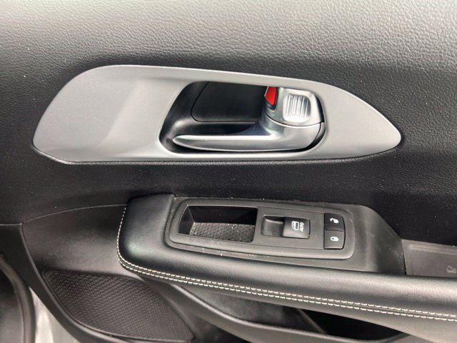 Used 2023 Chrysler Pacifica Touring-L w/ S Appearance Package FWD image 24
