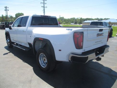 Used 2022 GMC Sierra 3500 SLT w/ SLT Convenience Package AWD/4WD image 8