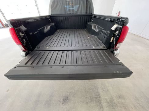 Used 2019 Toyota Tacoma SR5 AWD/4WD image 23