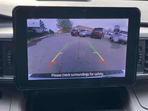 Used 2023 Ford Explorer XLT w/ Equipment Group 202A image 28