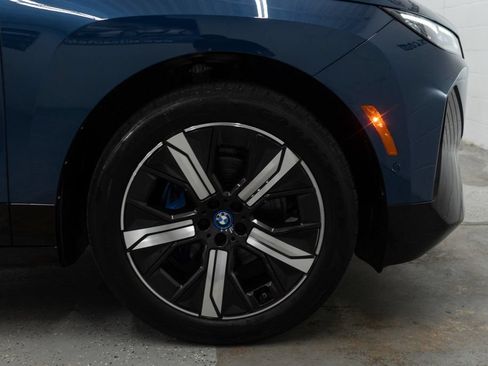 Used 2023 BMW iX xDrive50 w/ Sport Package AWD/4WD image 36