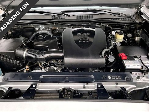 Used 2017 Toyota Tacoma TRD Sport image 9