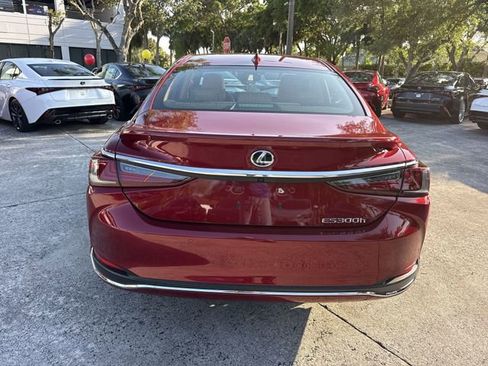 Used 2025 Lexus ES 300h w/ Premium Package FWD image 24