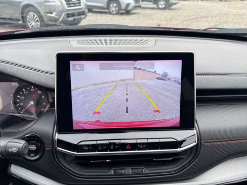 Used 2025 Jeep Compass Trailhawk image 17