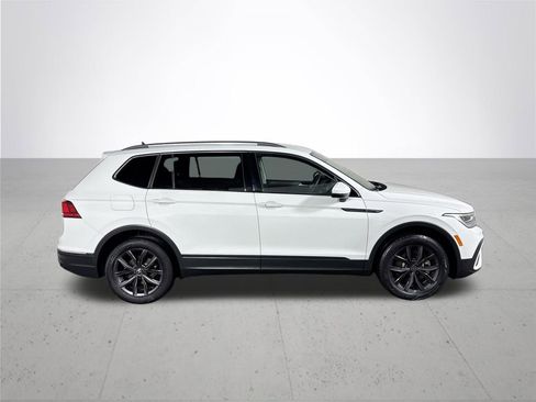 Certified 2022 Volkswagen Tiguan SE image 6