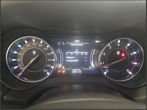 Used 2023 Maserati Ghibli Modena image 11