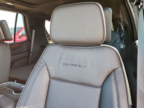 New 2026 GMC Yukon Denali w/ Denali Reserve Package image 15