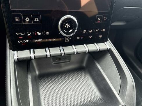 Used 2026 GMC Terrain Elevation w/ Elevation Premium Package image 34