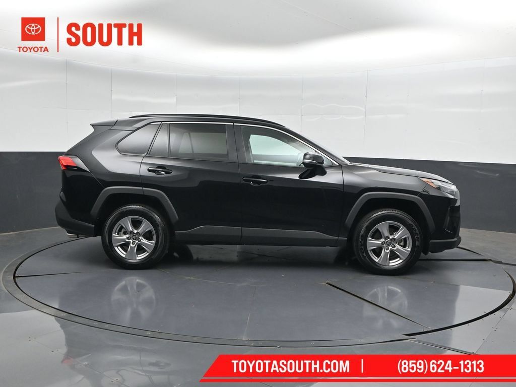 Used 2025 Toyota RAV4 XLE AWD/4WD image 3