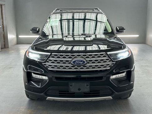 Used 2022 Ford Explorer Limited w/ Limited Technology Package RWD image 2