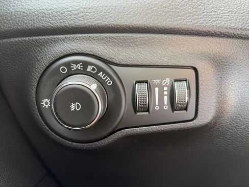 Used 2020 Jeep Compass Latitude w/ Popular Equipment Group AWD/4WD image 18