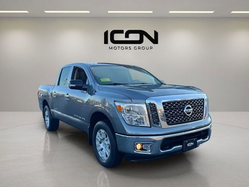 Used 2018 Nissan Titan Platinum Reserve image 3