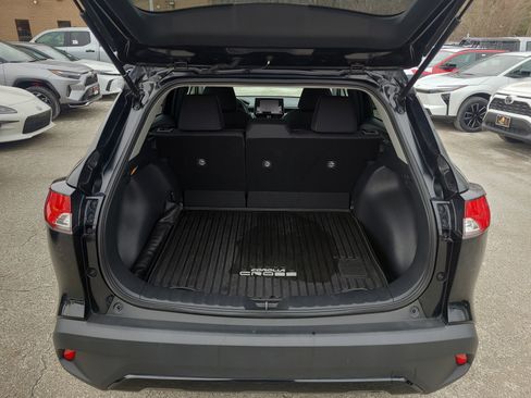 Certified 2022 Toyota Corolla Cross LE image 29