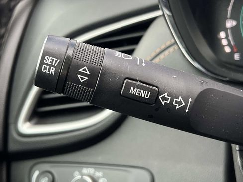 Used 2022 Chevrolet Trax LT w/ Redline Edition image 23