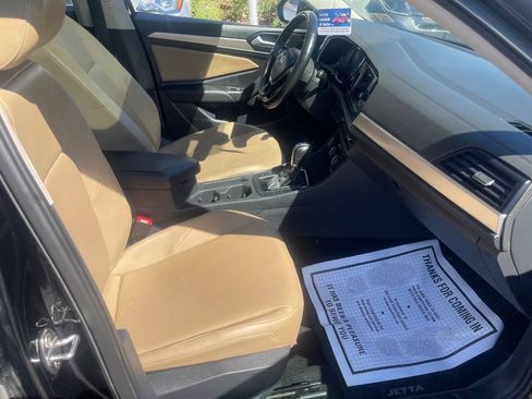 Used 2019 Volkswagen Jetta SE w/ Cold Weather Package FWD image 27