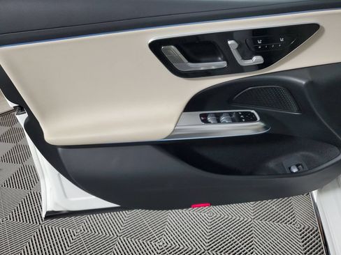 Used 2025 Mercedes-Benz E 350 4MATIC Sedan image 19