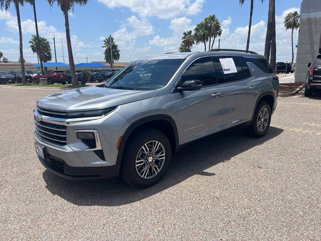 Used 2025 Chevrolet Traverse LT FWD image 3