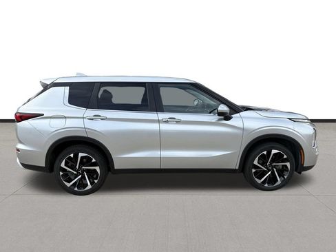 Used 2024 Mitsubishi Outlander AWD image 4