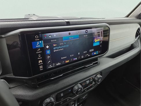 Used 2024 Jeep Wrangler Sport S image 15