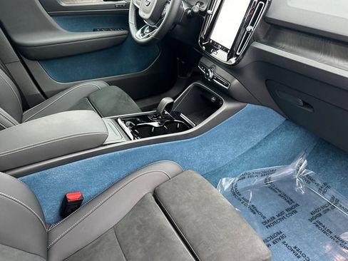 Certified 2023 Volvo XC40 Recharge Ultimate image 19