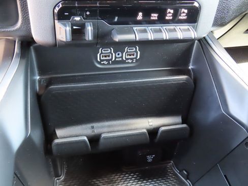 Used 2022 RAM 1500 Laramie w/ Sport Appearance Package AWD/4WD image 9