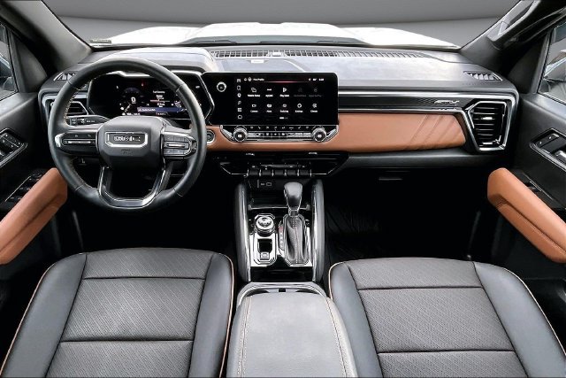 Used 2025 GMC Canyon AT4 w/ Technology Plus Package AWD/4WD image 8