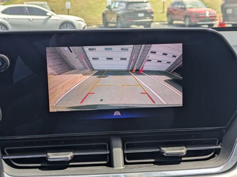 Used 2025 Chevrolet Trax LT w/ LT Convenience Package image 19