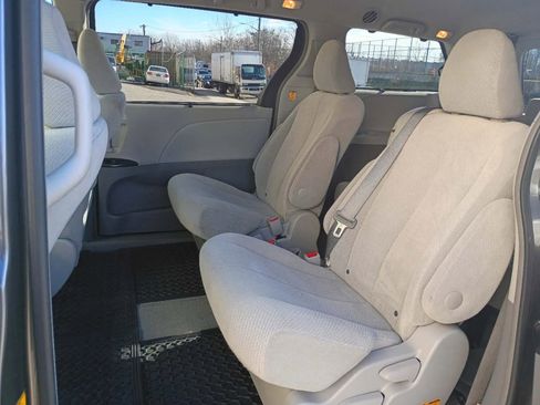 Used 2012 Toyota Sienna LE image 19