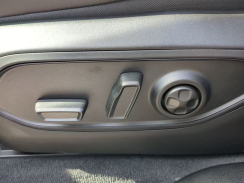 New 2025 Jeep Grand Cherokee Altitude image 28