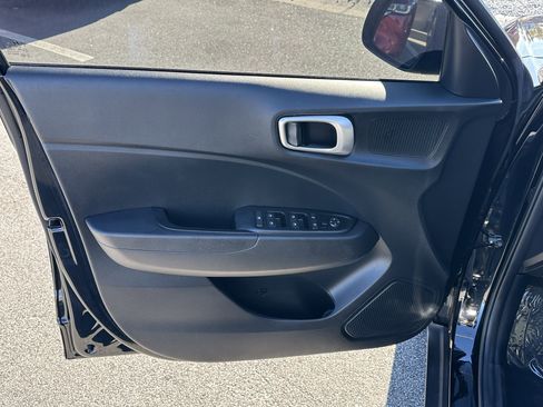 Used 2023 Hyundai Venue SEL image 13