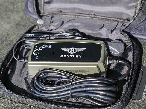 Used 2023 Bentley Bentayga Extended Wheelbase image 26