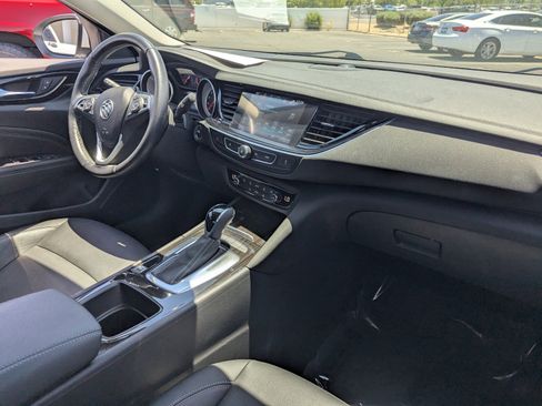 Used 2018 Buick Regal Essence image 12