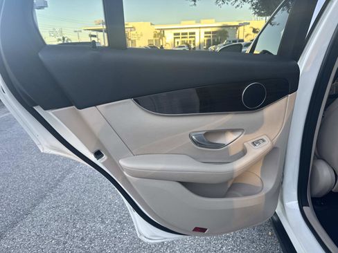 Certified 2022 Mercedes-Benz GLC 300 image 11