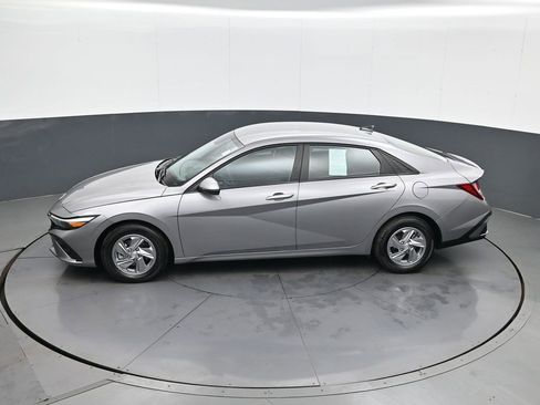 Certified 2024 Hyundai Elantra SE image 20