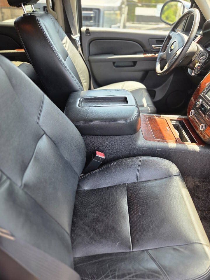 Used 2011 Chevrolet Tahoe LTZ RWD image 27