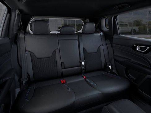 New 2026 Jeep Compass Latitude AWD/4WD image 15