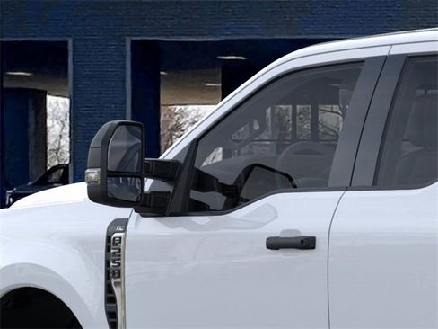 New 2026 Ford F250 XL w/ XL Chrome Package image 20