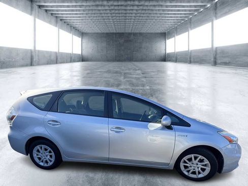 Used 2012 Toyota Prius V Three image 4