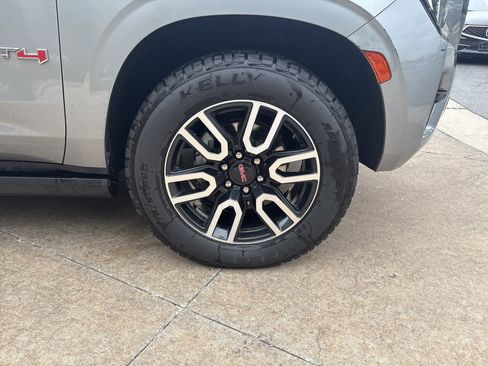 Used 2023 GMC Yukon AT4 AWD/4WD image 13
