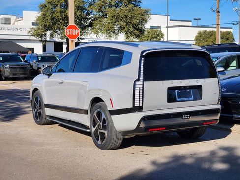 New 2026 Hyundai Ioniq 9 Calligraphy image 3